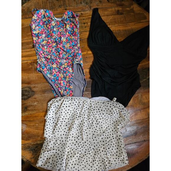 Ladies Swimsuit Bundle - Size 8 - 3 Pieces Total - Picture 1 of 11